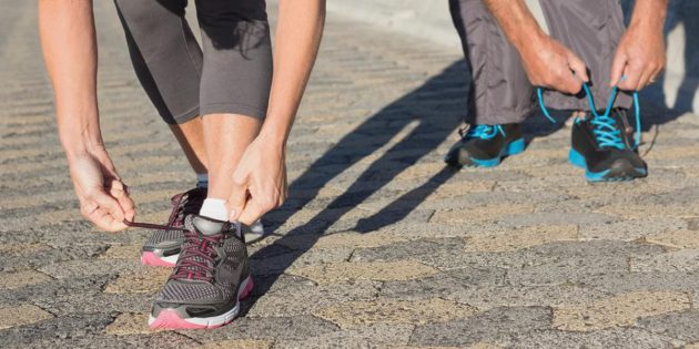 come allacciare le scarpe da running